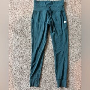 Vuori Emerald Green Activewear